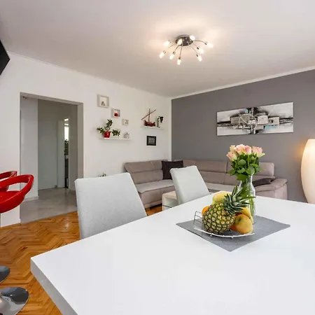 In 45074 * Crikvenica